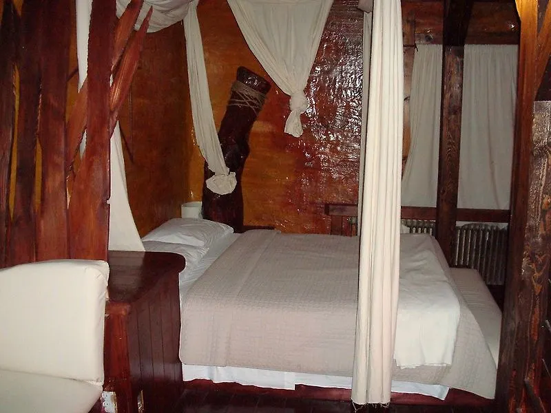 **  Celebrities Hotel Montreal Kanada